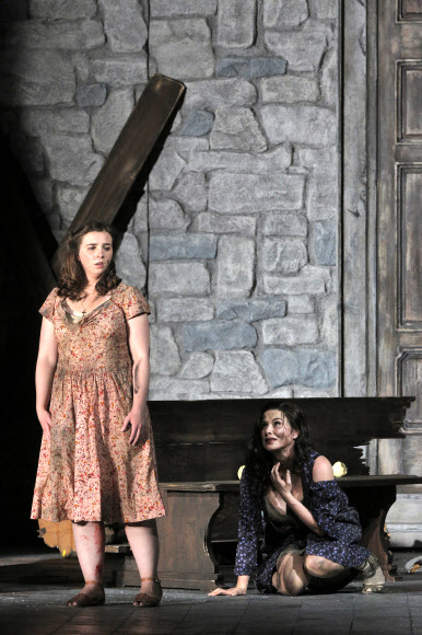 오페라 ’두 여인’ 모녀