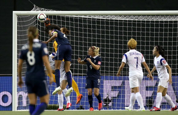 부딪히는 김정미