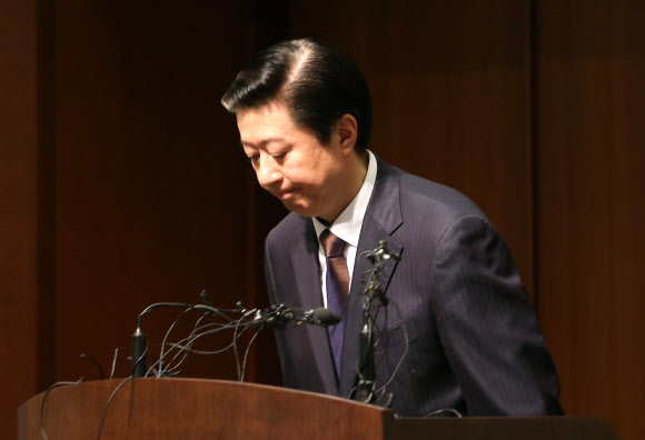 고개 숙인 송재훈 삼성서울병원장