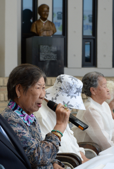 23일 오전 경기 광주 퇴촌 나눔의집에서 일본군 위안부 피해자 국제소송 및 한·일 수교 50년에 대한 피해자들의 입장을 밝히는 기자회견이 열리고 있다.  도준석 기자 pado@seoul.co.kr