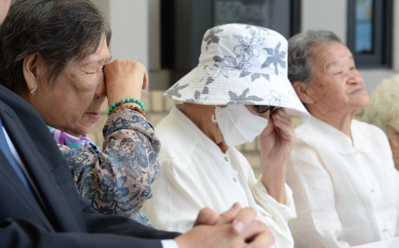 23일 오전 경기 광주 퇴촌 나눔의집에서 일본군 위안부 피해자 국제소송 및 한·일 수교 50년에 대한 피해자들의 입장을 밝히는 기자회견이 열리고 있다.  도준석 기자 pado@seoul.co.kr