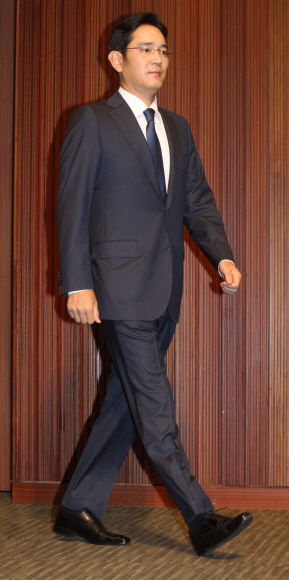 23일 삼성전자 다목적홀에서 이재용 부회장이 삼성병원사태에대해 사과와 브리핑하고있다. 이종원 선임기자 jongwon@seoul.co.kr