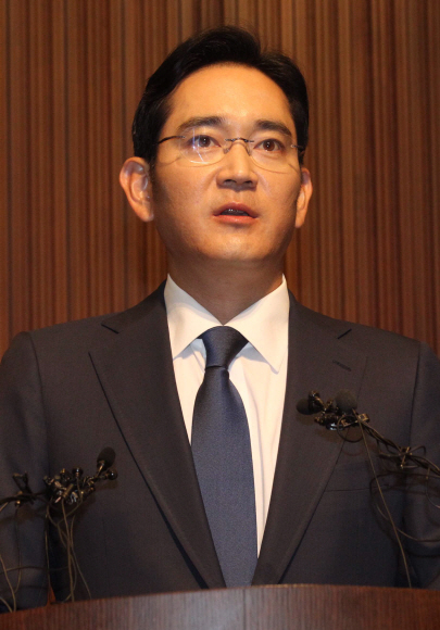 23일 삼성전자 다목적홀에서 이재용 부회장이 삼성병원사태에대해 사과와 브리핑하고있다. 이종원 선임기자 jongwon@seoul.co.kr