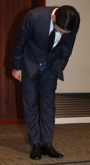 23일 삼성전자 다목적홀에서 이재용 부회장이 삼성병원사태에대해 사과와 브리핑하고있다. 이종원 선임기자 jongwon@seoul.co.kr