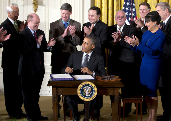 레임덕 떨친 오바마… TPP 선결 TPA 법안 서명