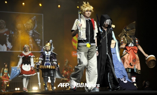 2일(현지시간) 프랑스 파리에서 열린 ‘재팬 엑스포(Japan Expo) 2015’ 코스플레이어들이 자신의 의상들을 선보이고 있다.<br>ⓒ AFPBBNews=News1