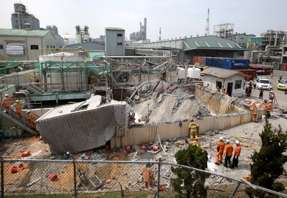 3일 오전 울산시 남구 한화케미칼 울산 2공장에서 폭발사고가 발생했다. 이 사고로 4명 사망하고 2명이 실종됐다. 연합뉴스