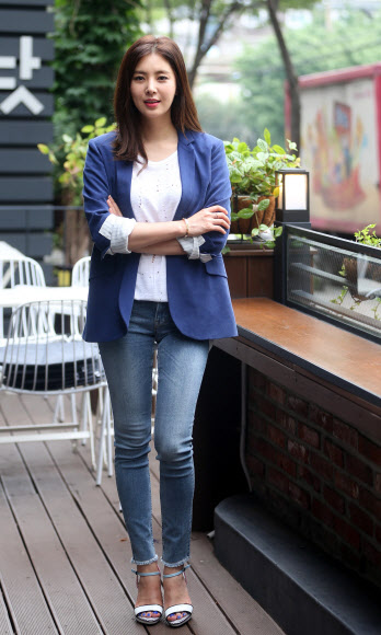 영화 ‘메이드 인 차이나’에서 식품안전처 감사관 미 역을 맡아 차가운 도시 여자의 매력을 뽑낸 배우 한채아.  연합뉴스