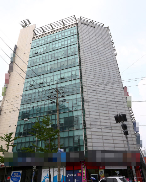 3일 오후 경북 포항시 북구 동양종합건설 건물의 모습. 이날 포스코 비리 의혹을 수사하는 서울중앙지검 특수2부(조상준 부장검사)는 동양종합건설 본사를 압수수색 했다.  연합뉴스