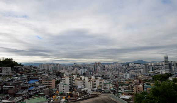 9일 낙산공원에서 바라본 서울 도심이 흐리다. 2015.7.9 박지환 popocar@seoul.co.kr