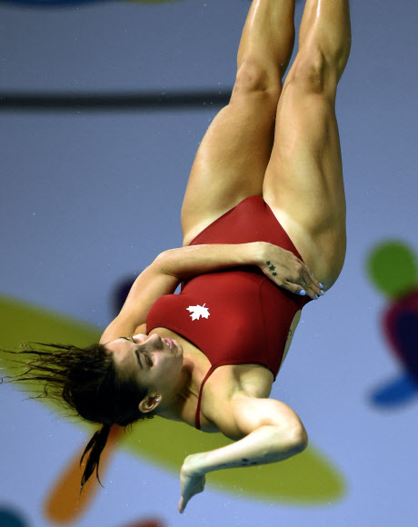 12일(현지시간) 캐나다 토론토에서 열린 2015 팬 아메리칸 경기대회(2015 Pan American Games) 여자 3m 스프링보드 예선에서 캐나다의 파멜라 웨어가 연기를 펼치고 있다. ⓒ AFPBBNews=News1