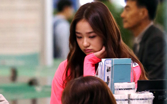 출국 수속하는 손연재