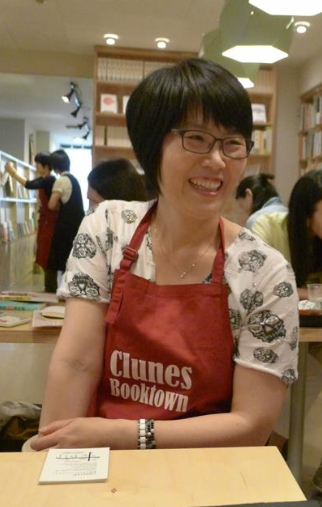 세계적인 일본 도쿄의 서점가 진보초에 북카페 ‘책거리’를 개설한 김승복 대표는 26일 “한·일 두 나라의 문인과 독자, 예술인, 인문학자들이 팬들과 만나는 사랑방으로 만들겠다”고 말했다.