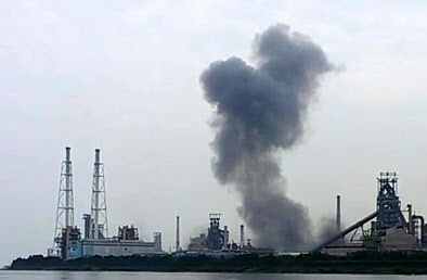 포항제철소 검은 연기