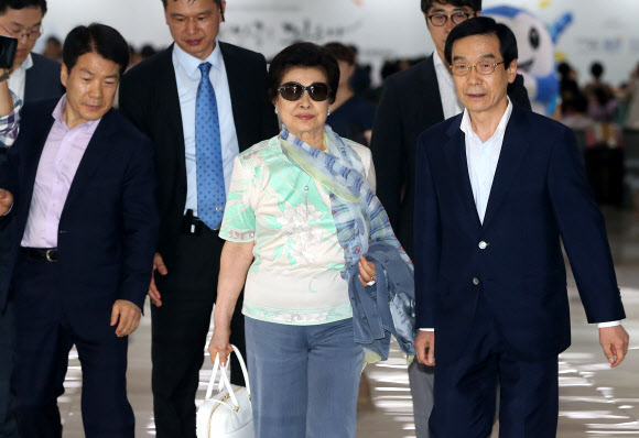 신동주·동빈 형제 모친 하츠코 여사 입국