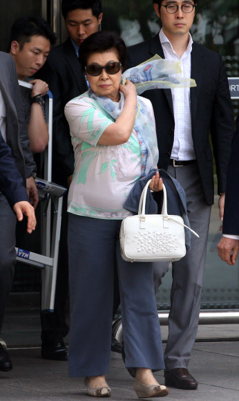 신동주·동빈 형제 모친 하츠코 여사 입국