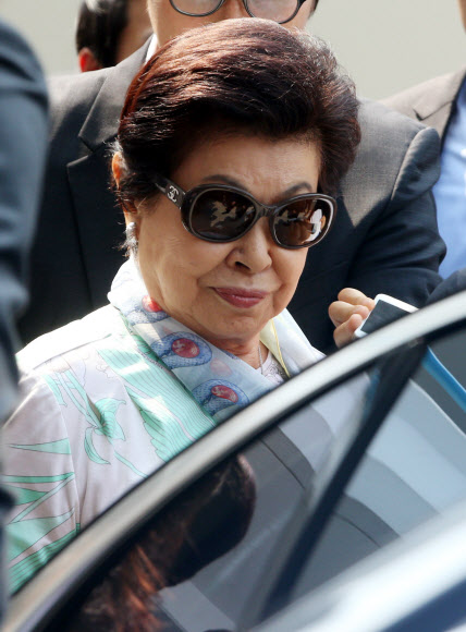 롯데 신동주·동빈 형제 친모 하츠코 여사 입국