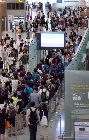 작년 출입국자 6600만명으로 ‘역대 최고’… 체류 외국인은 전체의 3.7%. 자료 사진. 정연호 기자 tpgod@seoul.co.kr 