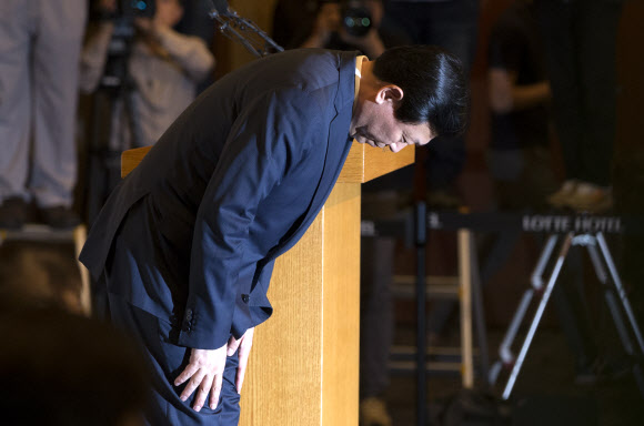 대국민 사과 인사하는 신동빈 롯데 회장