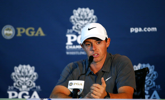 시즌 마지막 메이저대회 PGA챔피언십를 앞두고 미국 위스콘신주 휘슬링 스트레이츠 코스에서 12일(현지시간) 열린 기자회견에서 매킬로이가 질문에 답변을 하고 있다. ⓒ AFPBBNews=News1