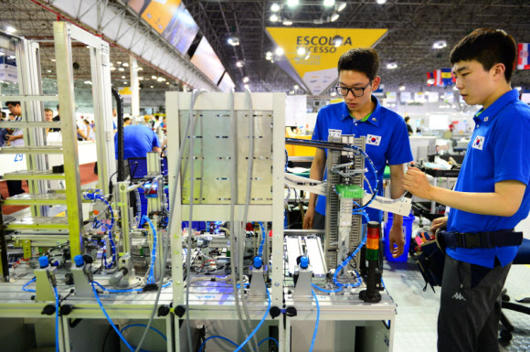 국제기능올림픽 19번째 우승의 주역들