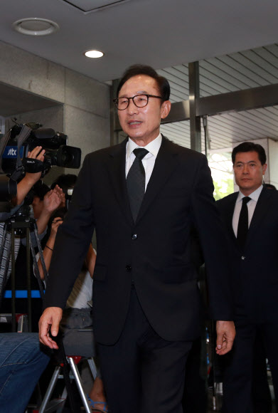 빈소 들어서는 이명박 전 대통령