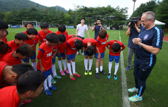 ’슈틸리케 감독님 안녕하세요’