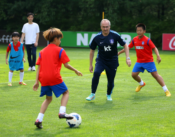 슈틸리케 감독가 함께하는 어린이 축구캠프