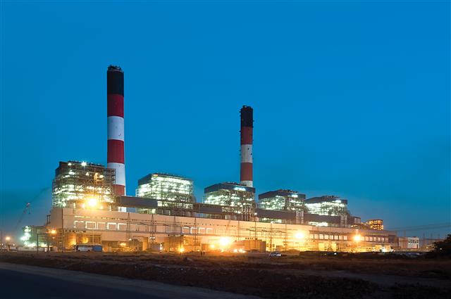 두산중공업이 2007년 당시 세계 최대 규모(800메가와트 5기)로 수주해 2013년 완공한 인도 문드라 석탄화력발전소 전경.  두산그룹 제공