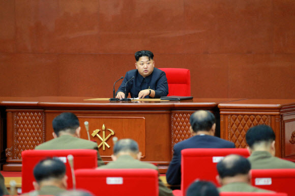 김정은 북한 국방위원회 제1위원장이 최근 노동당 중앙군사위원회 확대회의를 진행했다고 조선중앙통신이 28일 보도했다.  연합뉴스