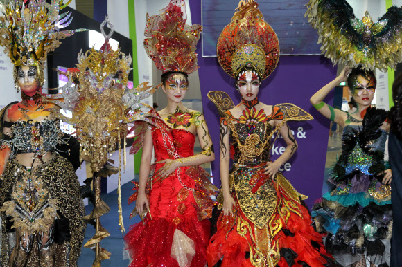 ’마법의 손’ 분장예술