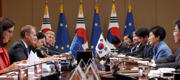 15일 오후 박근혜대통령이 청와대 집현실에서  도날드 투스크 EU 상임의장과 확대정상회담을 하고 있다. 2015. 09. 15 안주영 jya@seoul.co.kr