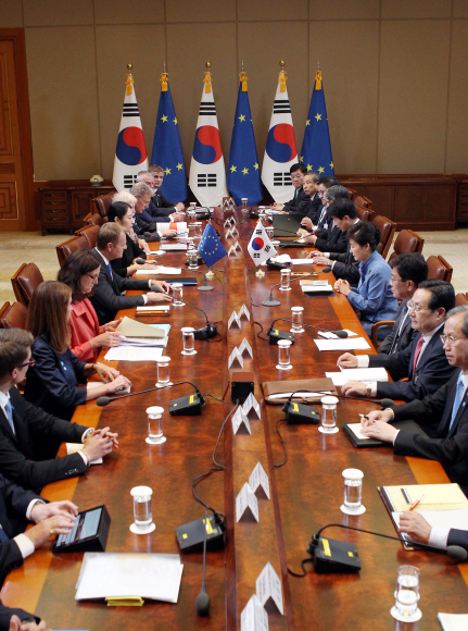 15일 오후 박근혜대통령이 청와대 집현실에서  도날드 투스크 EU 상임의장과 확대정상회담을 하고 있다. 2015. 09. 15 안주영 jya@seoul.co.kr