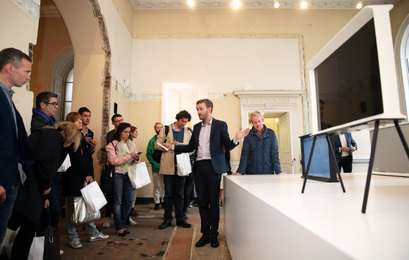 삼성전자, ’삼성 세리프 TV’ 공개