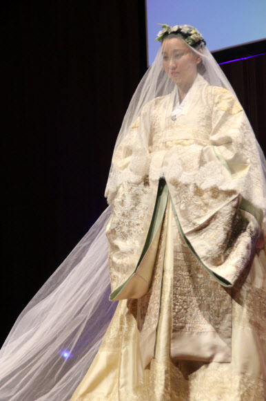 호주에서 한복의 미를 뽐내는 장윤주