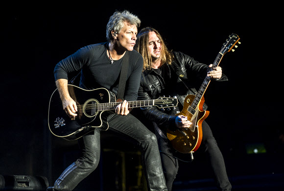 20년만에 내한공연 펼친 ’록의 전설’ 본 조비