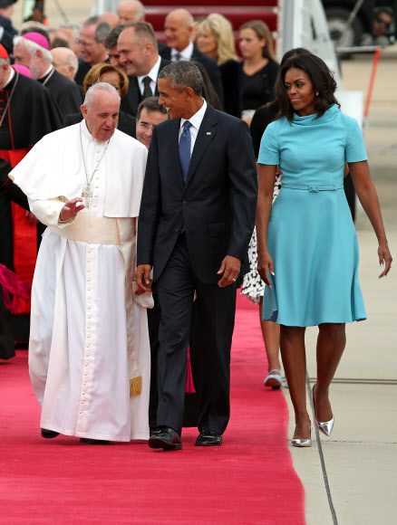 프란치스코 교황 영접하는 버락 오바마 대통령 부부