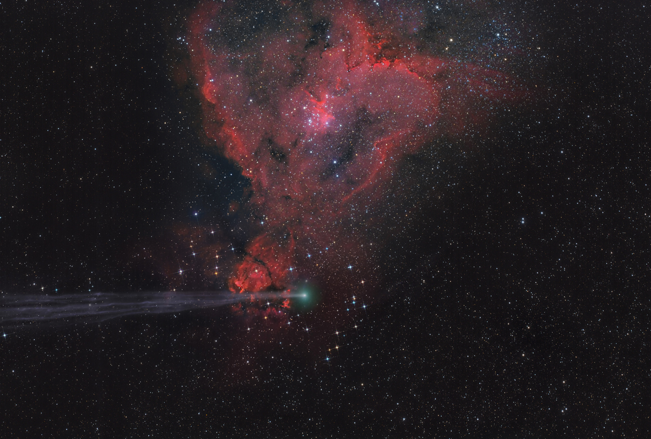 [2015 올해의 천문사진]행성, 혜성 및 소행성(Planets, Comets and Asteroids) 부문 수상작. NGC 896 성운을 배경으로 가로질러가는 자크 혜성(Comet/2014 E2 Jacques).(그리스 Lefteris Velissaratos) / rmg.co.uk