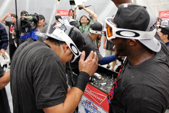 아! 시원해 이 맛에 야구하지