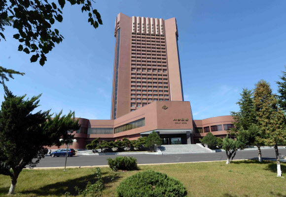 북한, 서산호텔 개축