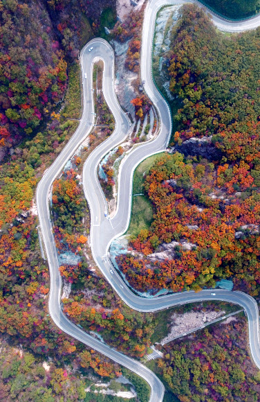 7일 강원도 설악산 한계령 정상부근에서 단풍이 시작되고 있다. 기상청은 18일 설악산 단풍이 절정에 이를것으로 예상했다.  연합뉴스