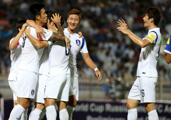 구자철 첫골에 대표팀 환호
