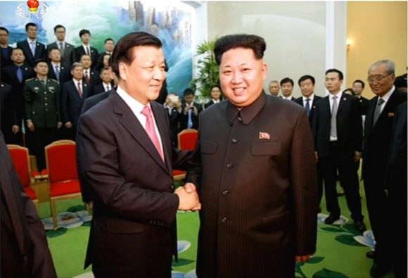 북한 김정은 위원장과 중국 서열5위 류윈산 상무위원