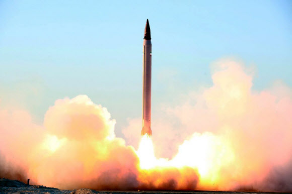 이란, 국내 기술 ‘중거리 미사일’ 발사 성공 