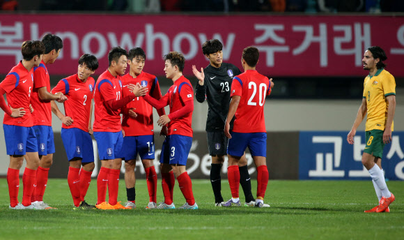 호주에 2-1 승리 거둔 태극전사