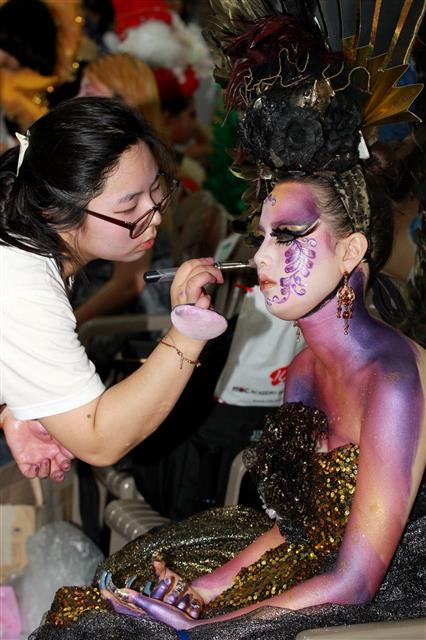 2013 오송 박람회에서 대학생 뷰티 콘테스트가 열리고 있다. <br>충북도 제공<br>