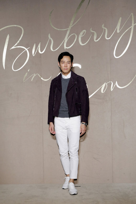 이정재 버버리 제공