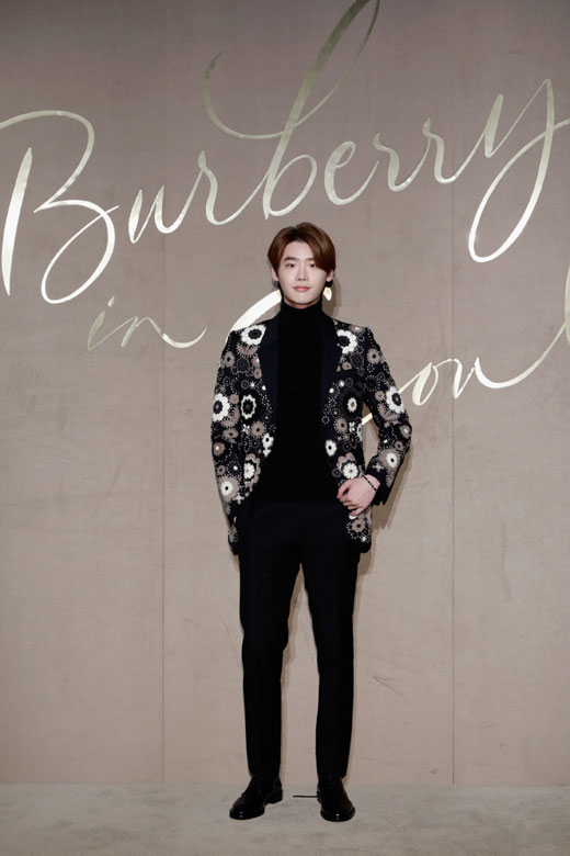 이종석 버버리 제공