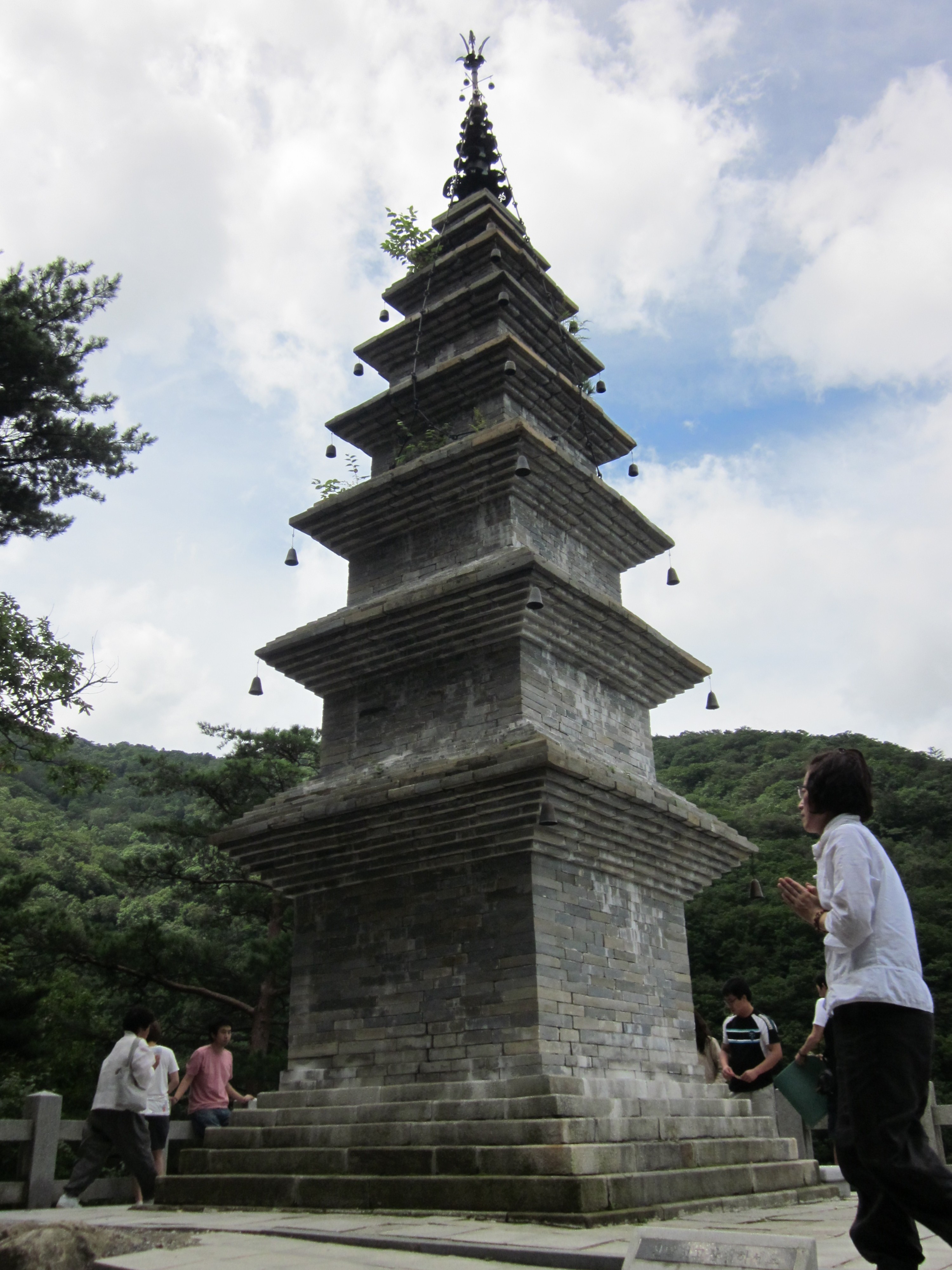 산 위에 세워진 태백 정암사 수마노탑