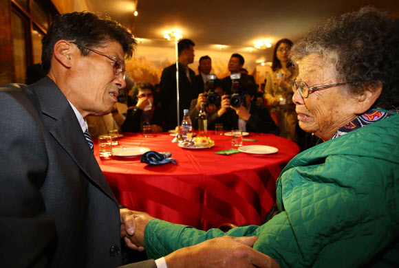 <이산상봉> 어머니 울지마세요